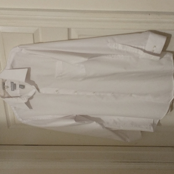 Van Heusen Other - Van Heusen Fitted White Dress Shirt!